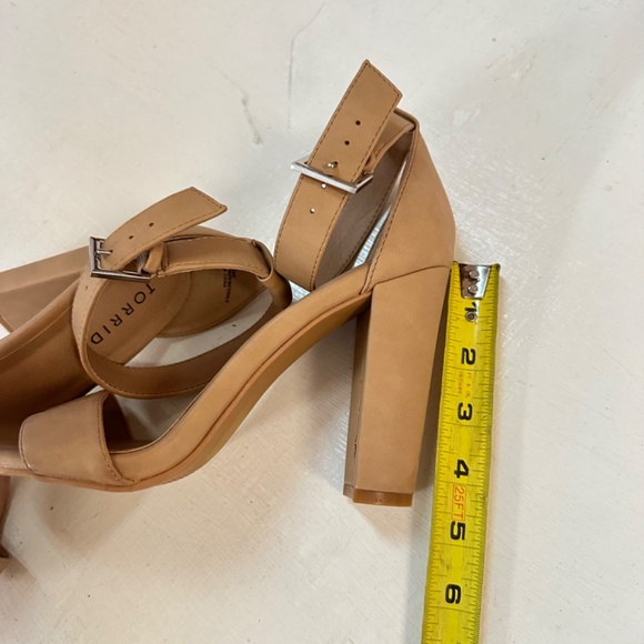 Torrid Shoes Women's Size 7.5 W Ankle Strap Cone Heel Beige Sandals - Picture 4 of 12
